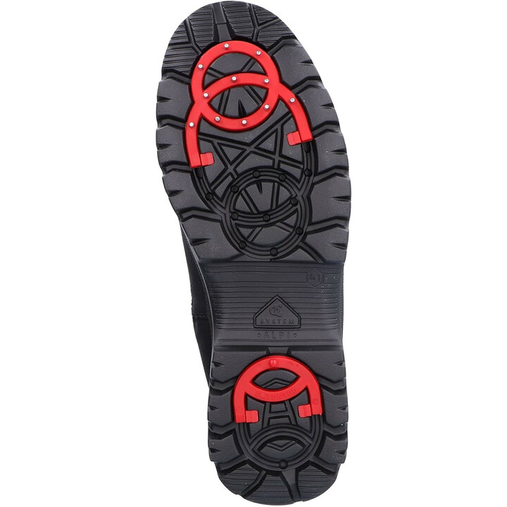 Seniorin talvikengät nastoilla