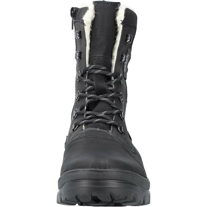 Seniorin talvikengät nastoilla