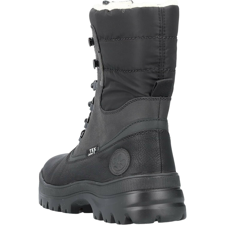 Seniorin talvikengät nastoilla