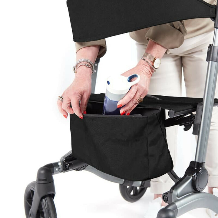 Svart rollator, ergonomisk och kompakt, ergonominen ja kompakti