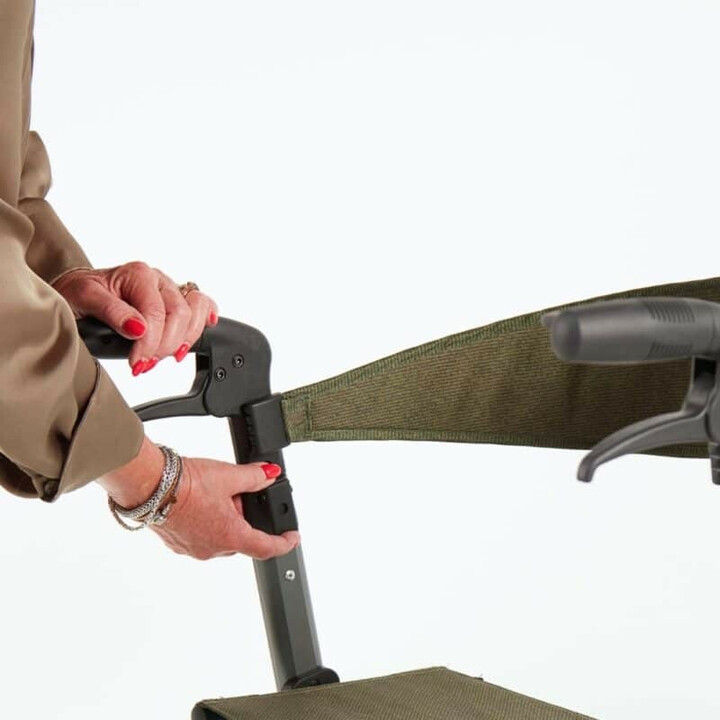 Grön rollator, ergonomisk och kompakt, ergonominen ja kompakti