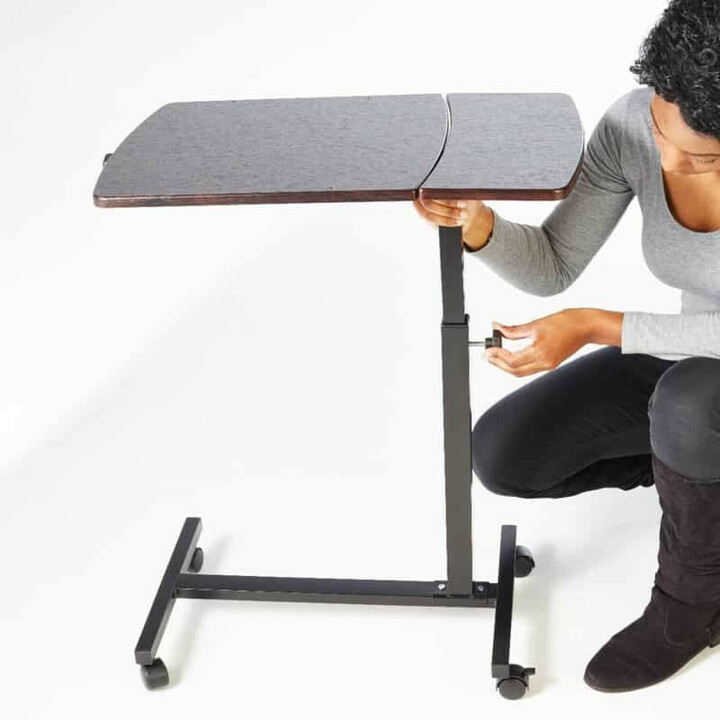 Justerbart sidobord för sängen