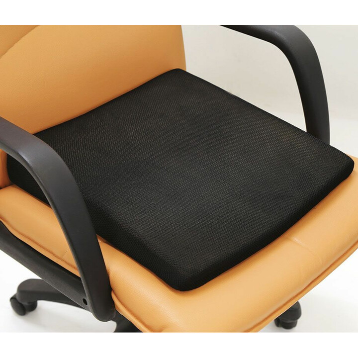 Ergonominen kiilatyyny selän tukemiseen ja ryhdin parantamiseen