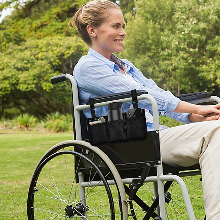 Rullstolsväska med flera fickor och justerbar fästning