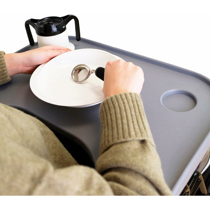 Avtagbart, lätt rullstolsbord med mugghållare