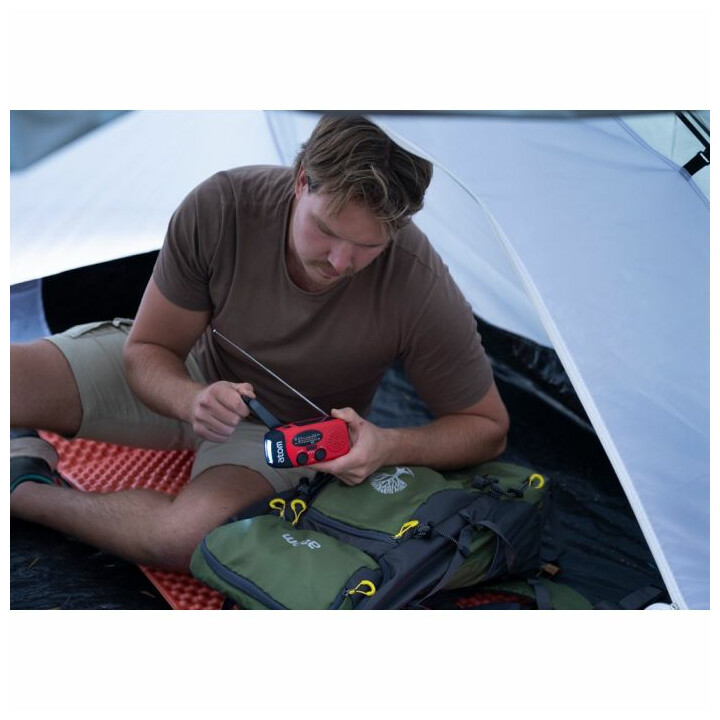 Nödradio med ljus och flera strömalternativ