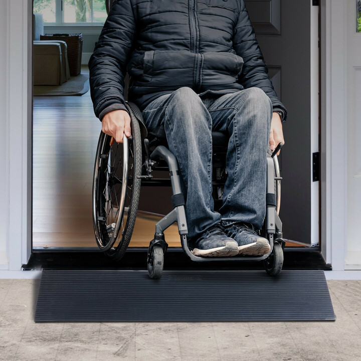 Leikattava kynnysluiska 3 cm, 90 x 20 cm täyskumi, luistamaton luiska pyörätuolille ja siivousrobotille, D001