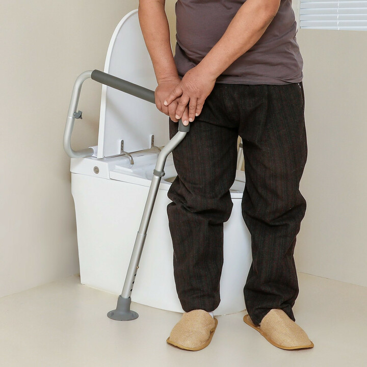 WC-turvakaide FBL900632, säädettävä leveys 450–550 mm ja korkeus 670–770 mm, alumiinia, max 136 kg, pehmustetut käsinojat