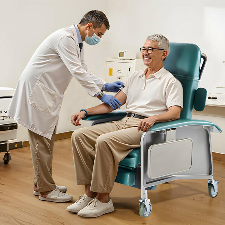 Geriatrinen lepotuoli D577-J, 4-asentoinen Trendelenburg-selkänoja, pehmustettu, 4 pyörää ja 2 tarjotinta, valkoinen/vihreä